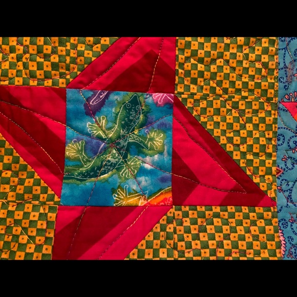 Beautiful handmade crib quilt or wall hanging - Picture 4 of 11